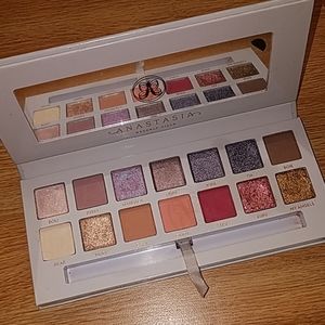 Carli Bybel ABH pallette